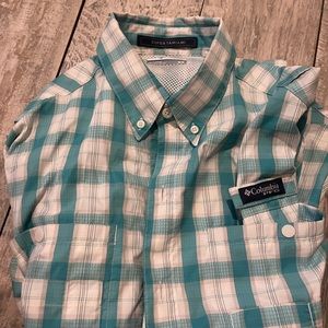 Mens fishing shirts various sizes. One NWT. All great condition.